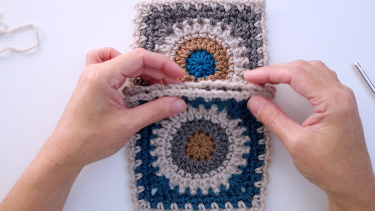 Join Crocheted Squares With An Easy Lace Stitch - JSPCREATE